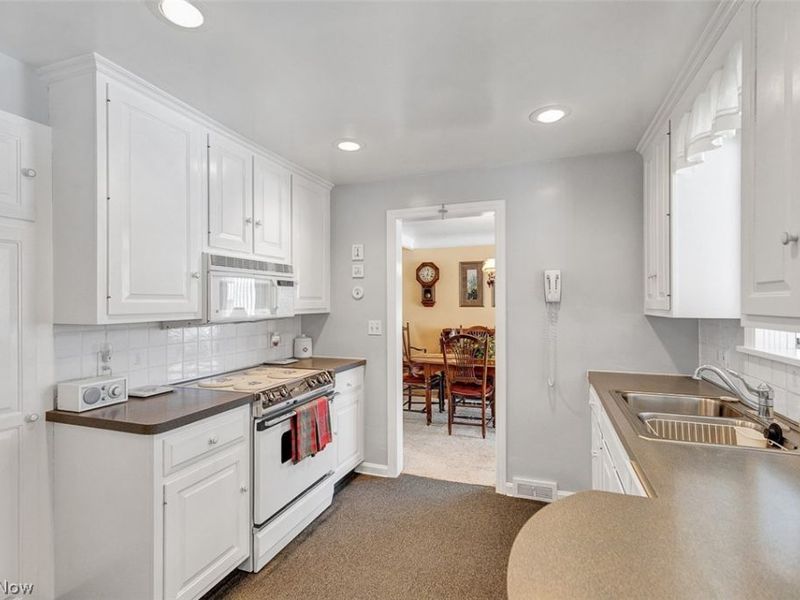 20718 Stanford Avenue, Fairview Park, OH 44126 Photo 11