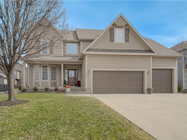 669 N Pine Circle, Gardner, KS 66030