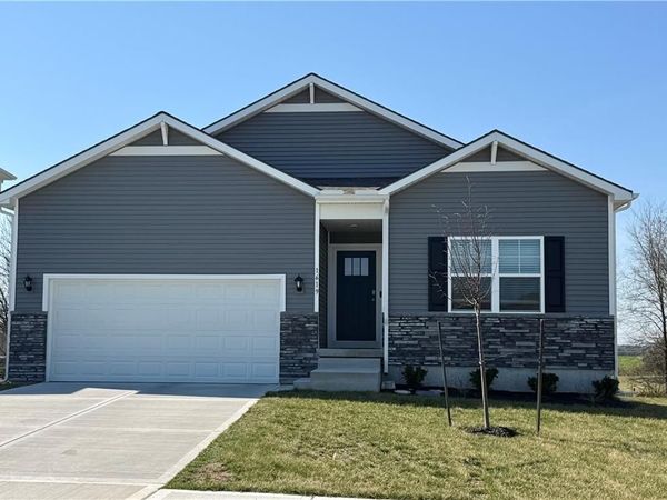 713 Fallen Leaf Drive, Belton, MO 64012