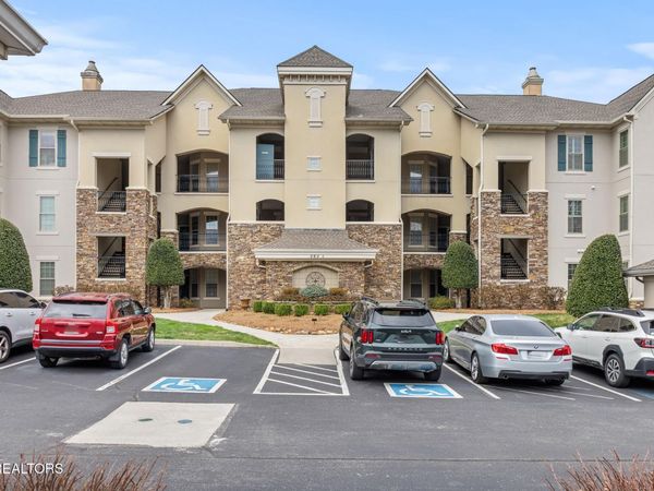 565 Rarity Bay Pkwy, Vonore, TN 37885