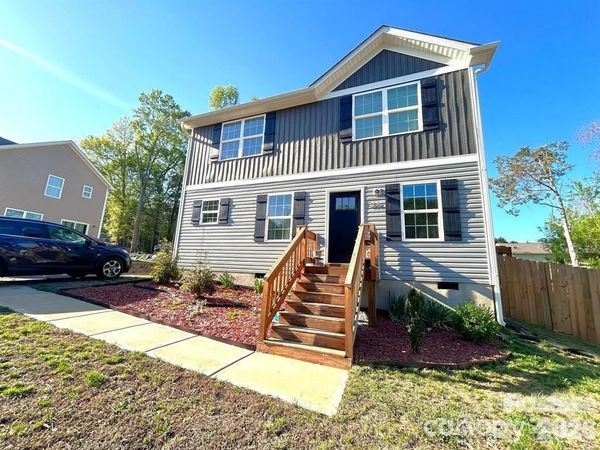 606 E Carpenter Street , Dallas, NC 28034