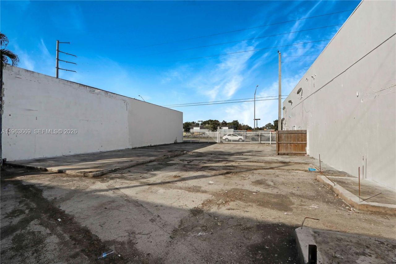 9795 NW 7th Ave, Miami, FL 33150 Photo