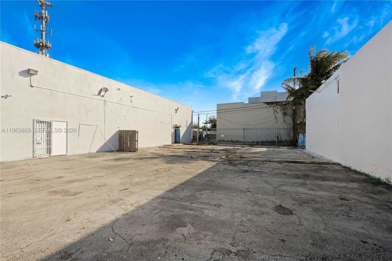 9795 NW 7th Ave, Miami, FL 33150 Photo