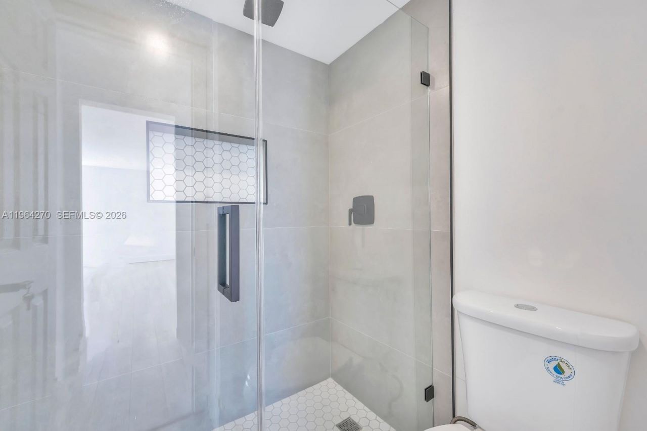 2350 NE 135th St, Unit 409, North Miami, FL 33181 Photo