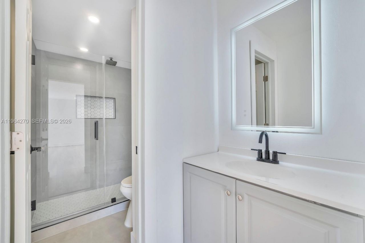 2350 NE 135th St, Unit 409, North Miami, FL 33181 Photo