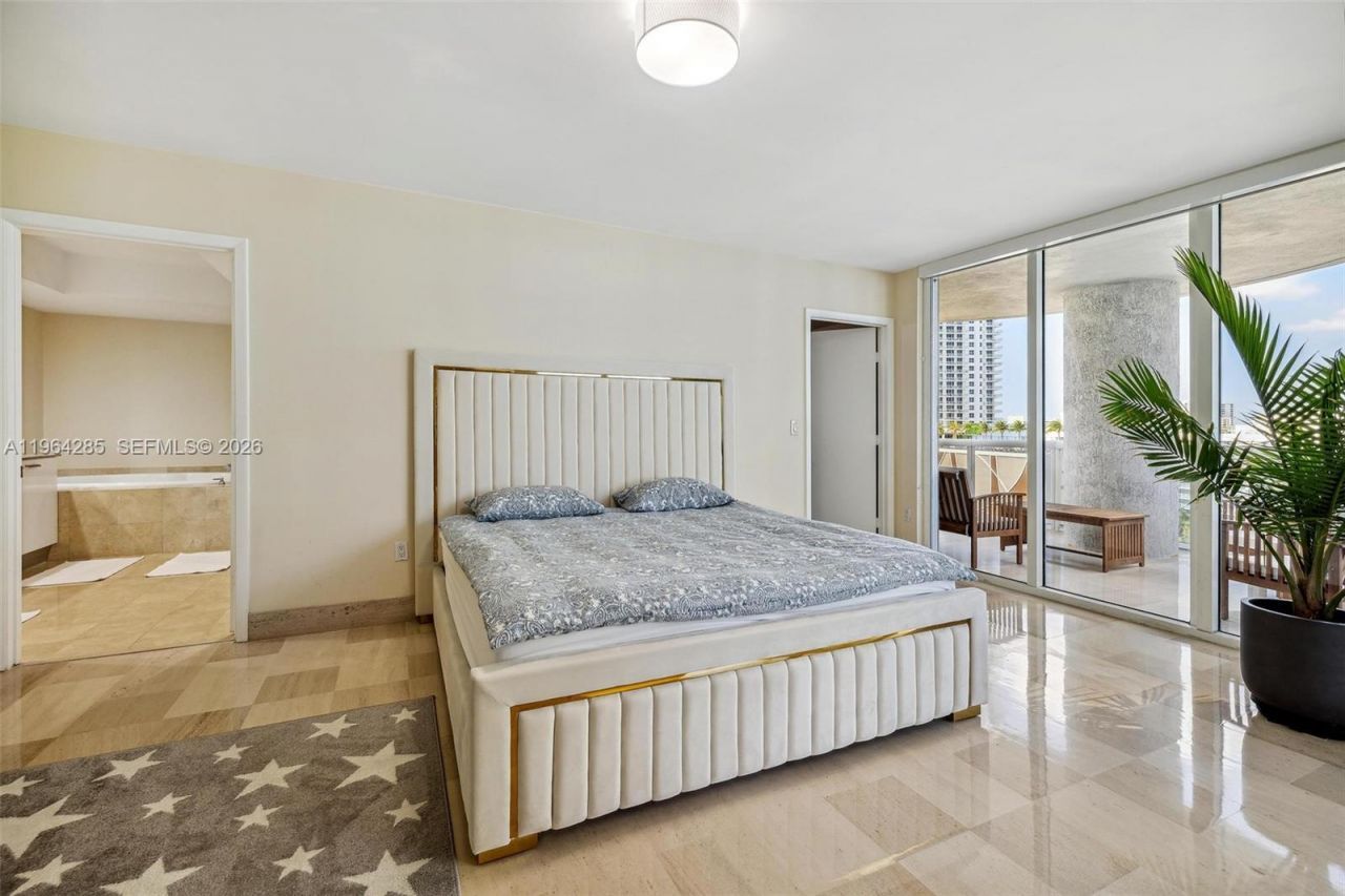 1800 S Ocean Dr, Unit 1010, Hallandale Beach, FL 33009 Photo