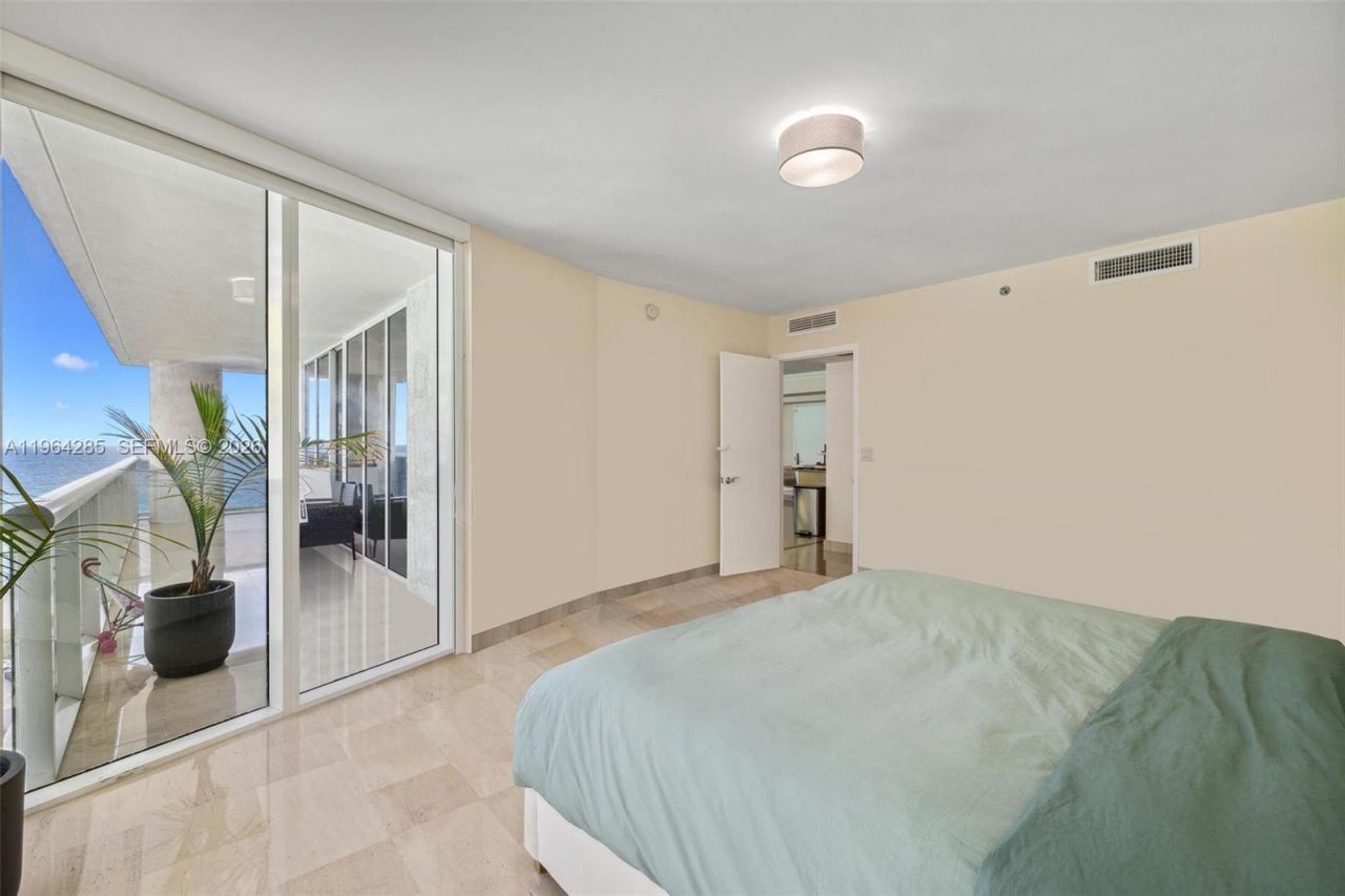 1800 S Ocean Dr, Unit 1010, Hallandale Beach, FL 33009 Photo