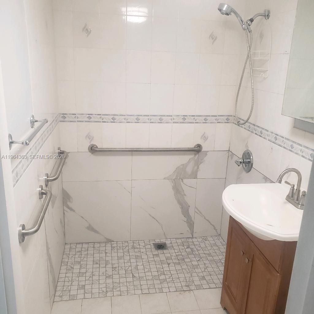 1591 NE Miami Gardens Dr , Unit 103, Miami, FL 33179 Photo