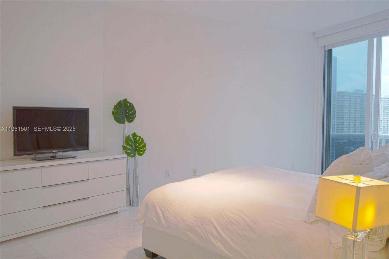 15811 Collins Ave , Unit 805, Sunny Isles Beach, FL 33160 Photo