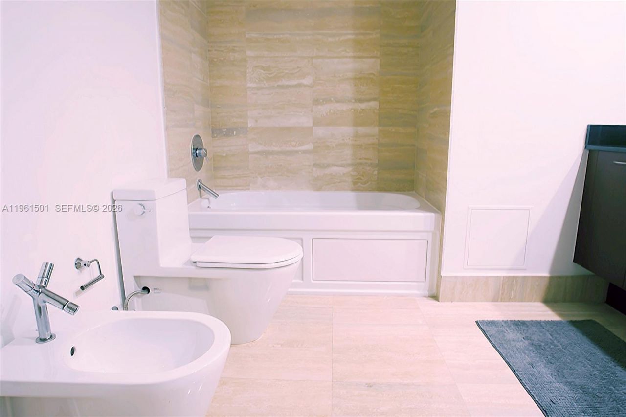 15811 Collins Ave , Unit 805, Sunny Isles Beach, FL 33160 Photo