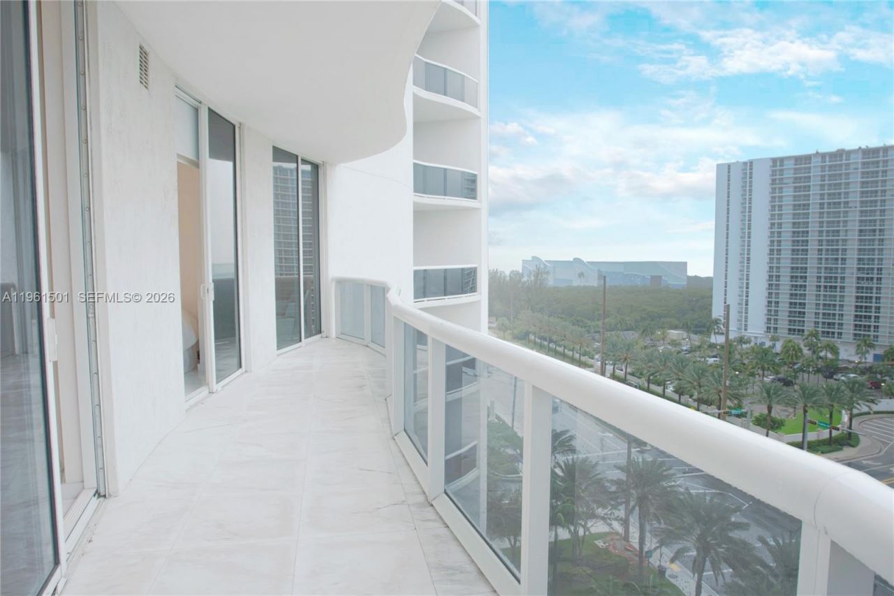 15811 Collins Ave , Unit 805, Sunny Isles Beach, FL 33160 Photo