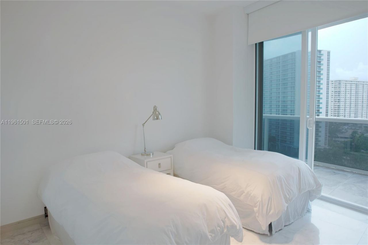 15811 Collins Ave , Unit 805, Sunny Isles Beach, FL 33160 Photo