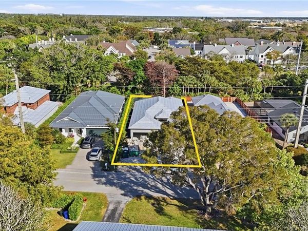 1050 13th ST N, NAPLES, FL 34102