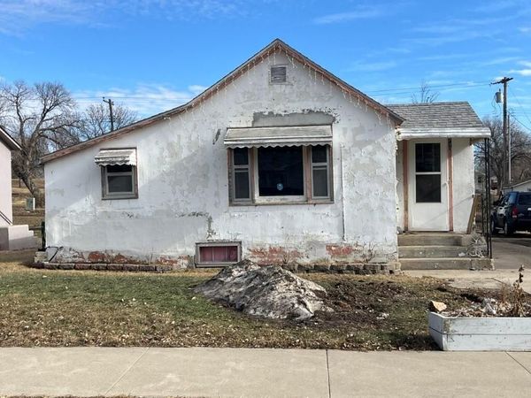 710 E 3rd Avenue, Mobridge, SD 57601