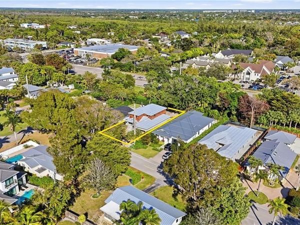 1070 13th ST N, NAPLES, FL 34102