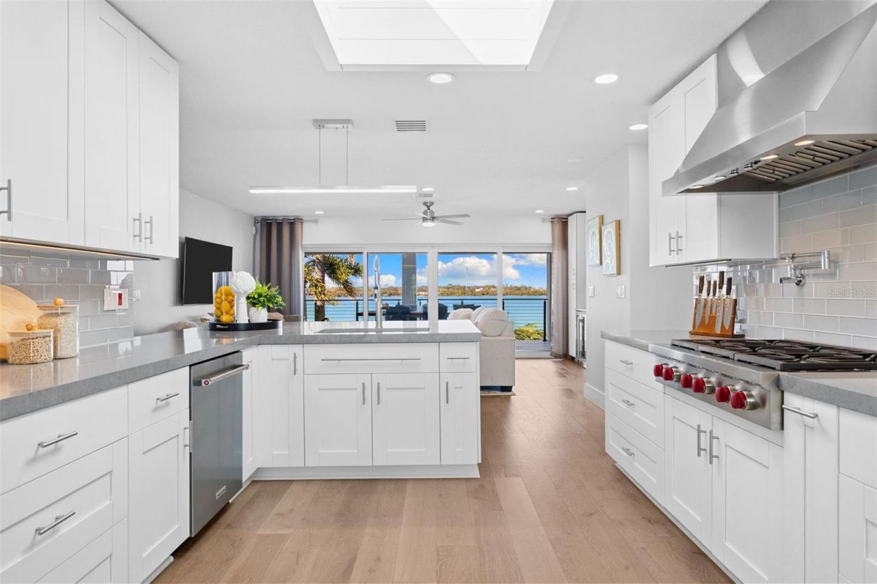 850 Bay Point Drive, Madeira Beach, FL 33708 Photo