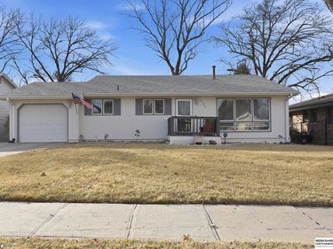 6738 S 81st Street, Ralston, NE 68127