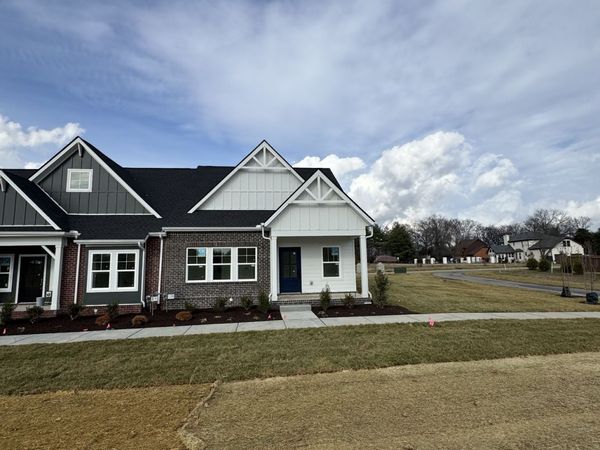 615 Swanston Lane , Gallatin, TN 37066