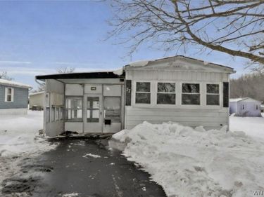 77 Lakewood Village Drive, Medina, NY 14103