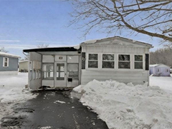 77 Lakewood Village Drive, Medina, NY 14103