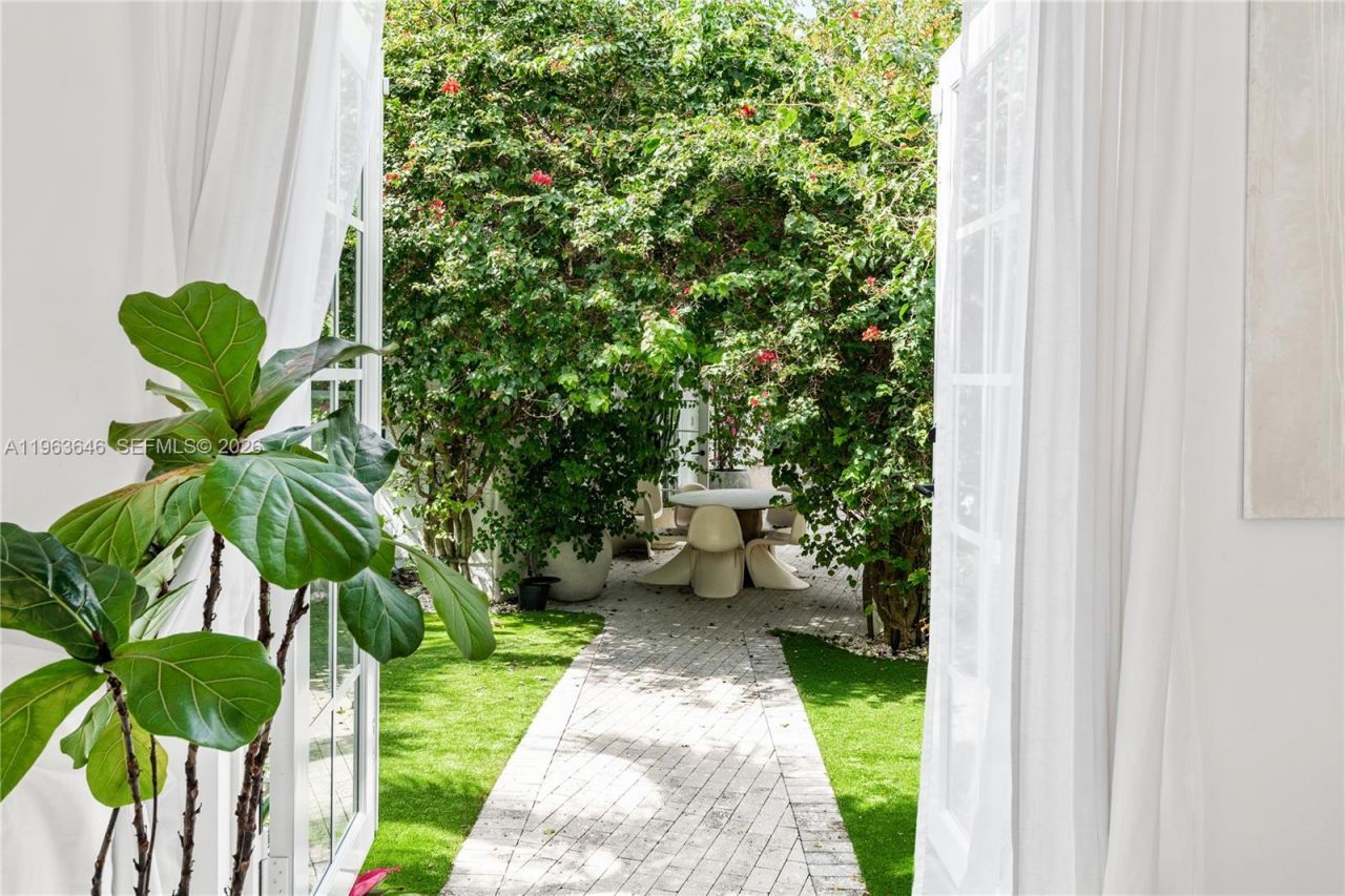 4108 Palmarito St, Coral Gables, FL 33146 Photo