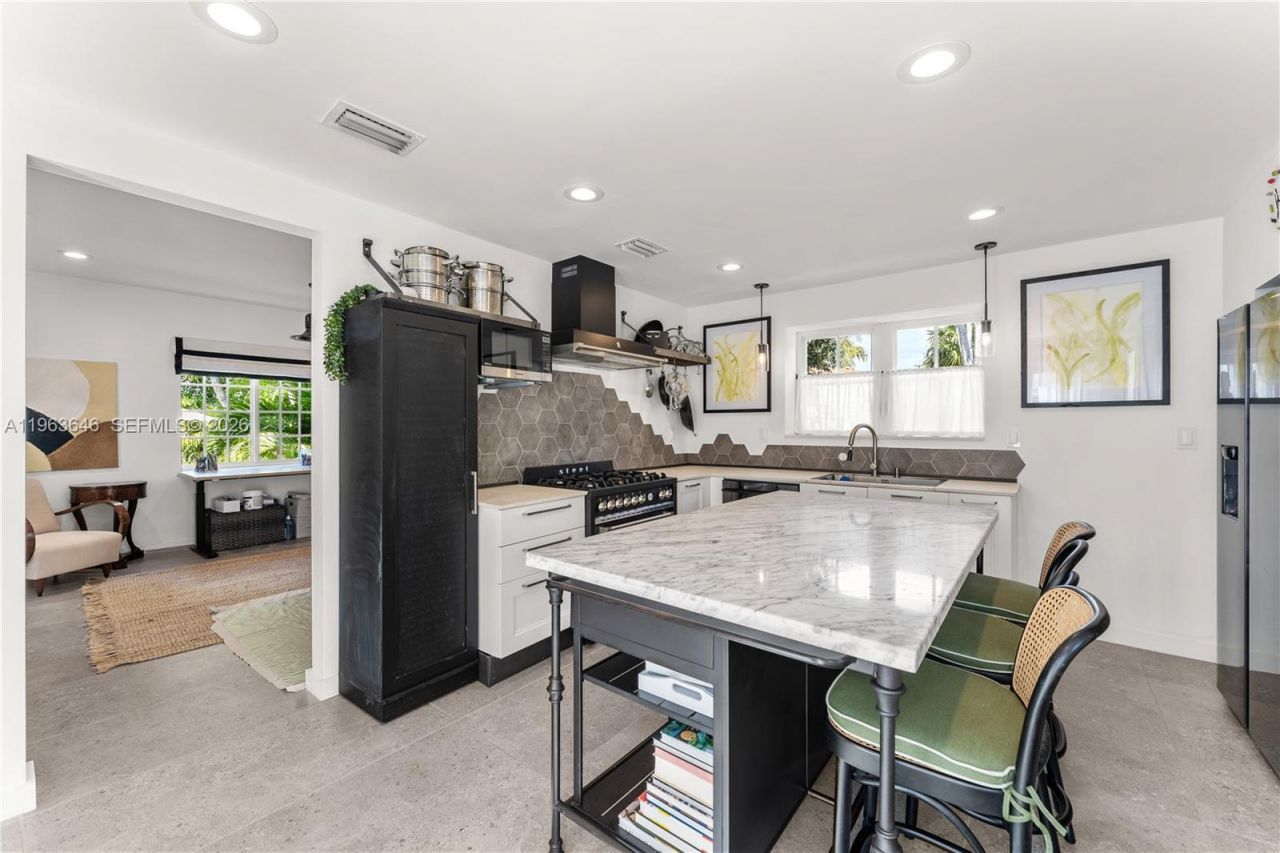 4108 Palmarito St, Coral Gables, FL 33146 Photo