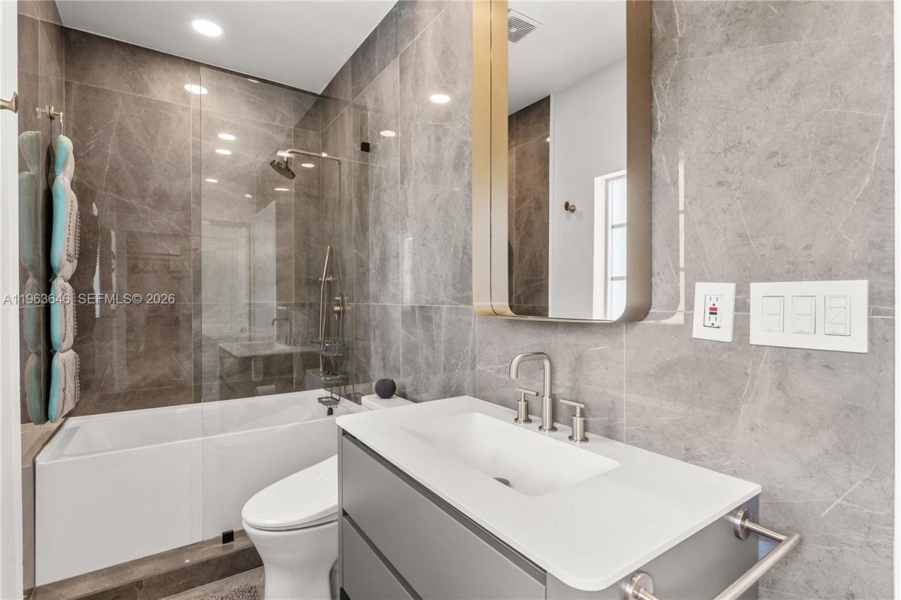 4108 Palmarito St, Coral Gables, FL 33146 Photo