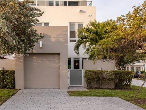 10464 NW 66th St , Doral, FL 33178