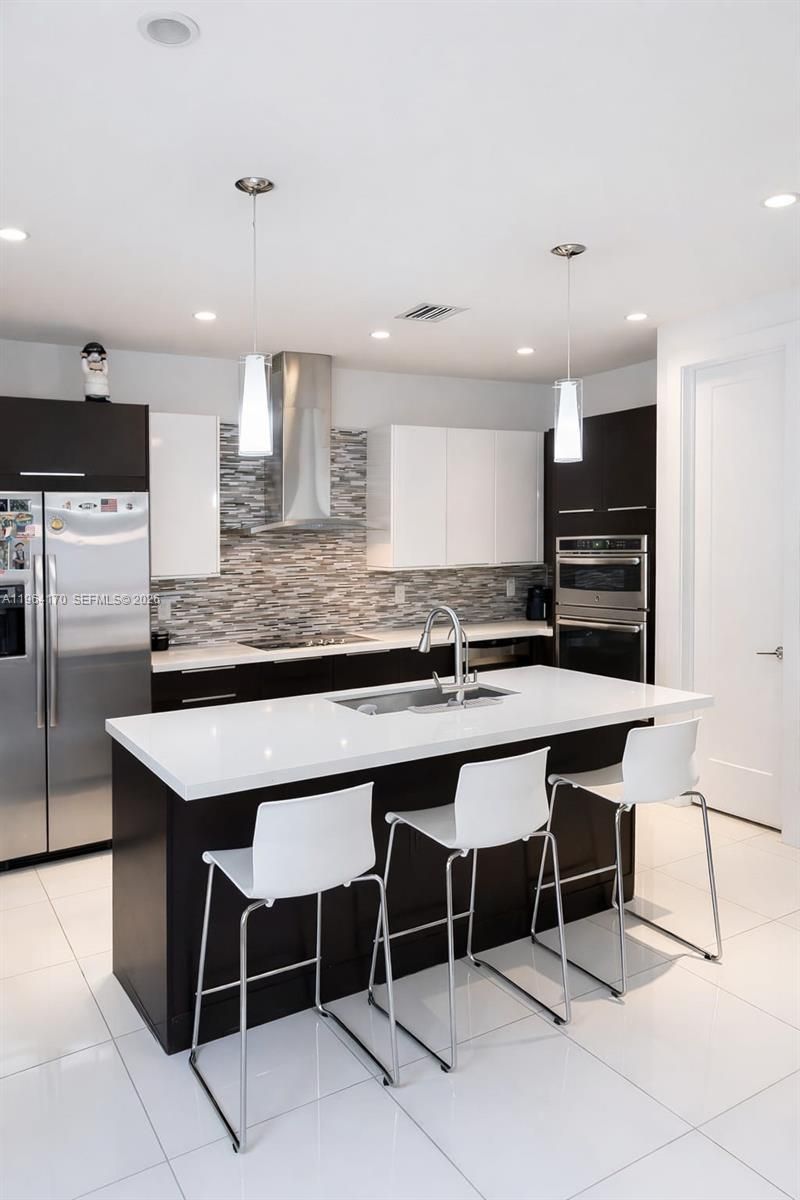 10464 NW 66th St , Doral, FL 33178 Photo