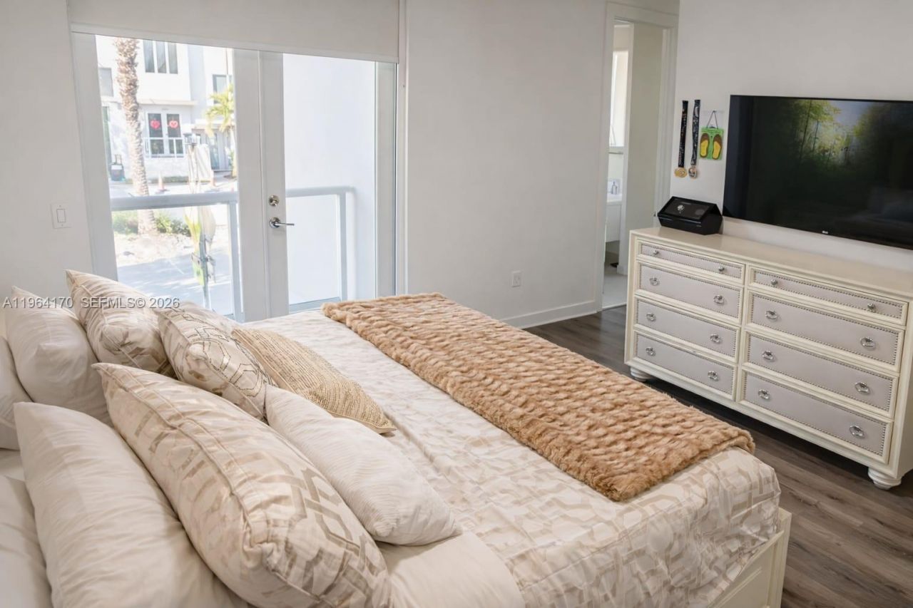 10464 NW 66th St , Doral, FL 33178 Photo