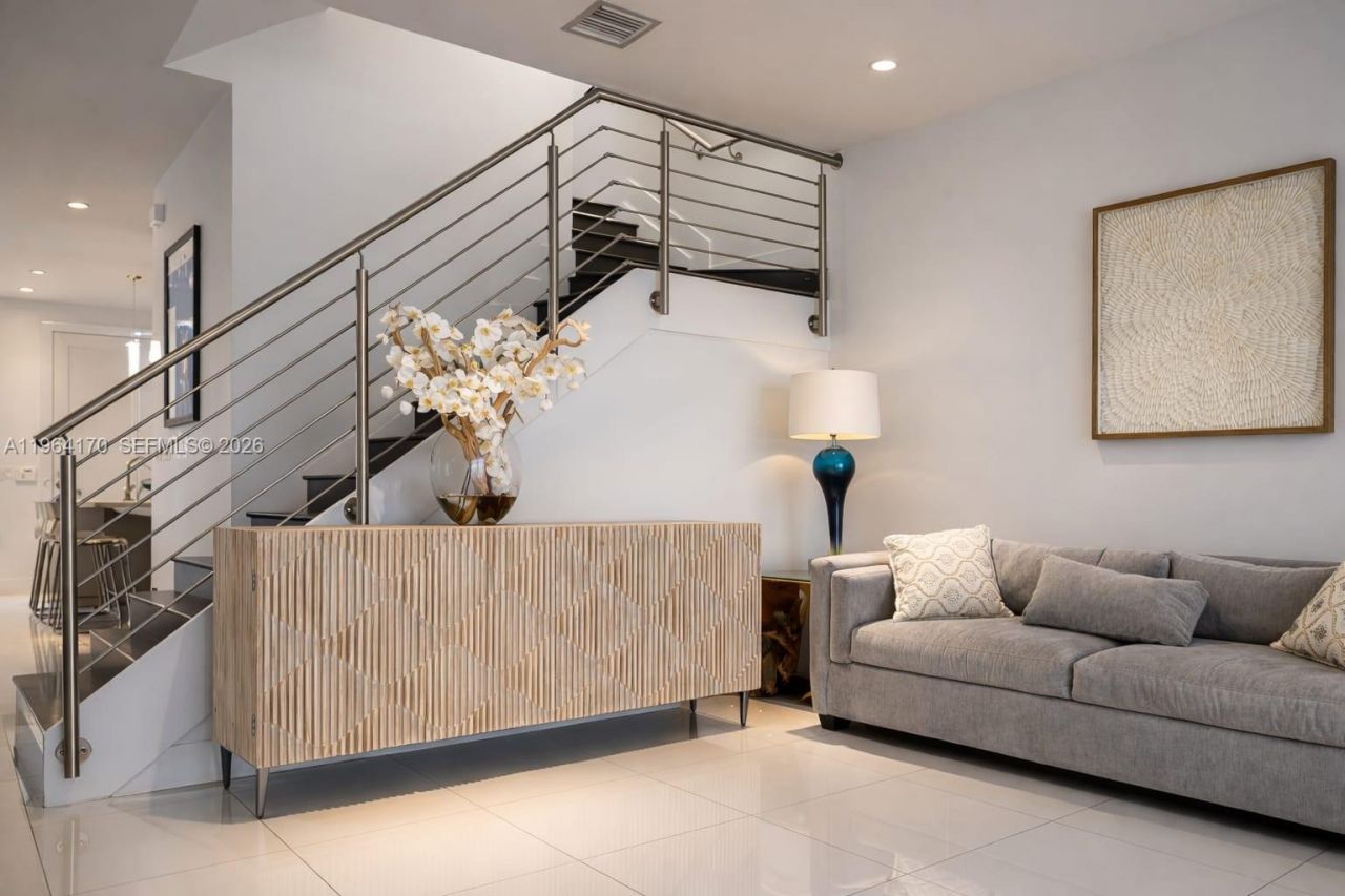 10464 NW 66th St , Doral, FL 33178 Photo