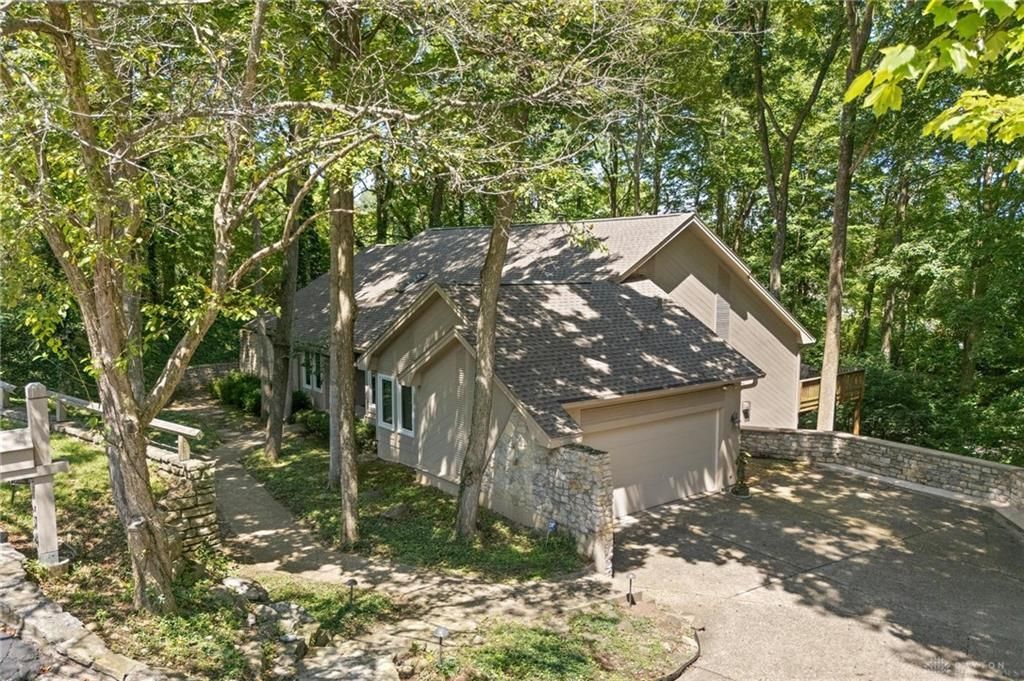 4400 Royal Ridge Way, Dayton, OH 45429 Main Photo