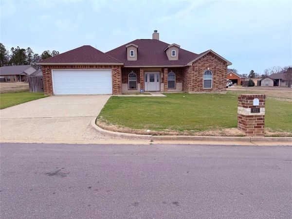 611 Dela Cruz Drive, Winnsboro, TX 75494