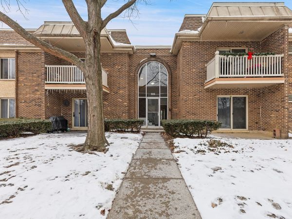 906 W Alleghany Drive, Unit 2A, Arlington Heights, IL 60004