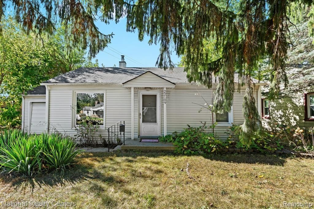 22109 Hawthorne Street, Farmington, MI 48336 Main Photo