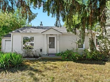 22109 Hawthorne Street, Farmington, MI 48336