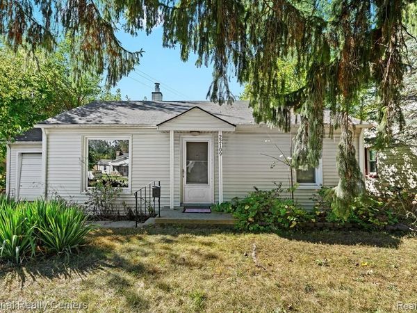 22109 Hawthorne Street, Farmington, MI 48336