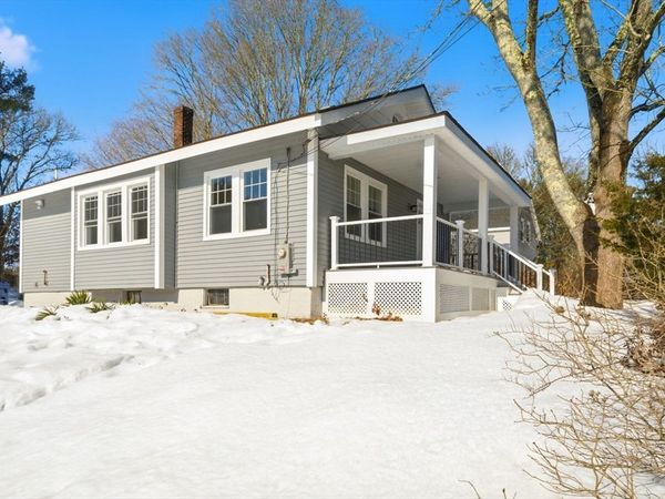 12 Oakdale St, Wareham, MA 02571