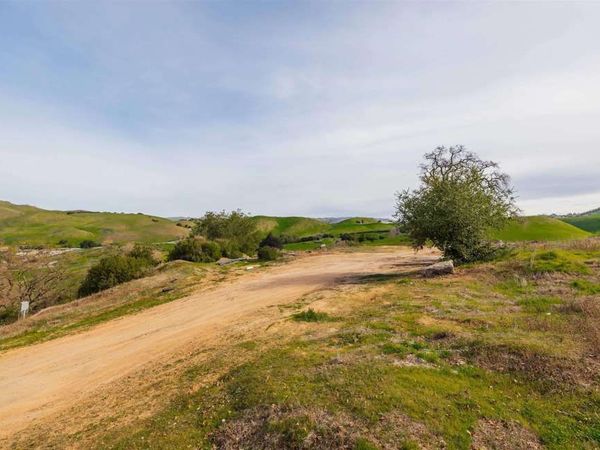 529 Vista Ridge Drive, Milpitas, CA 95035