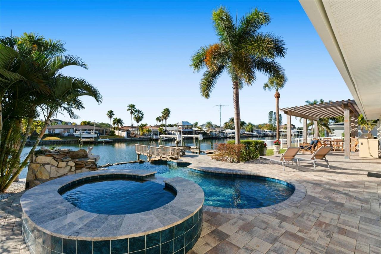 3936 Versailles Drive, Tampa, FL 33634 Main Photo