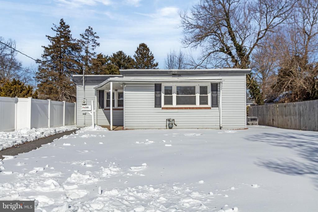 245 W Champlain Avenue, Wilmington, DE 19804 Main Photo