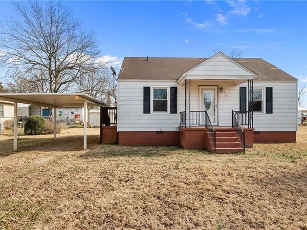 312 Pickett Circle , Liberty, NC 27298