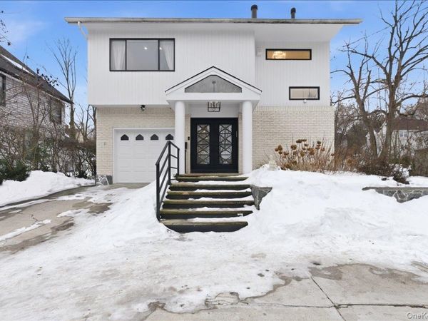 12 Red Brook Road , Great Neck, NY 11024