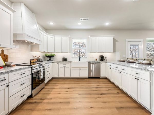 10101 Raindrop Lane, Gravette, AR 72736