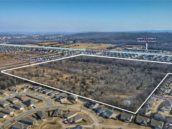 S Goodsell Lane, Fayetteville, AR 72704