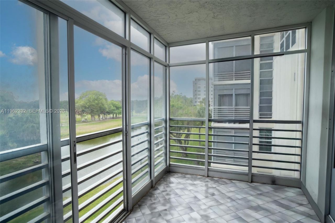 3510 Oaks Way , Unit 408, Pompano Beach, FL 33069 Photo