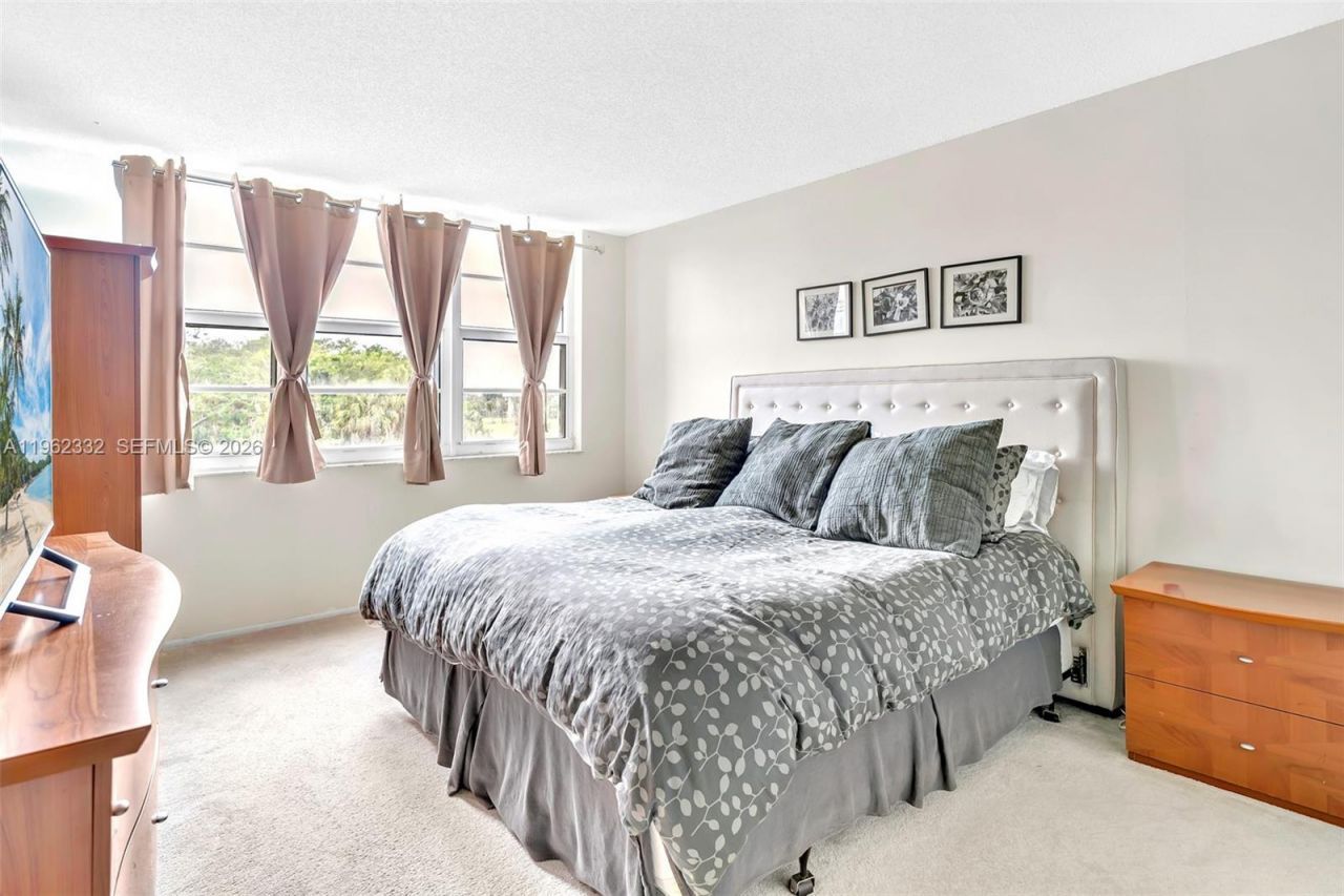 3510 Oaks Way , Unit 408, Pompano Beach, FL 33069 Photo