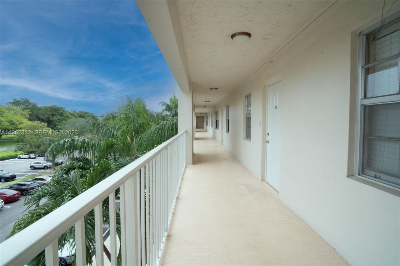 3510 Oaks Way , Unit 408, Pompano Beach, FL 33069 Photo