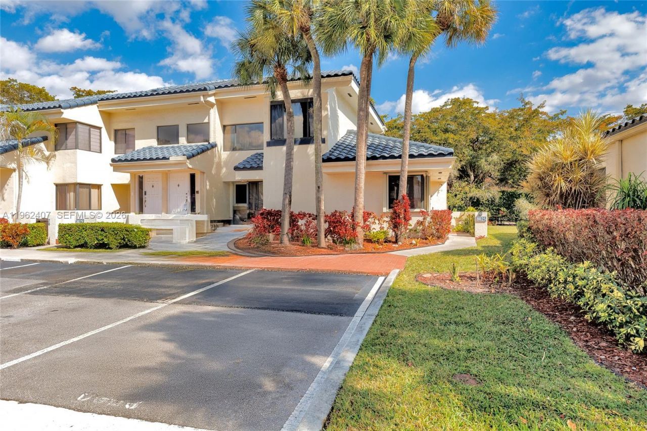 8025 NW 15th Mnr, Unit 8025, Plantation, FL 33322 Photo