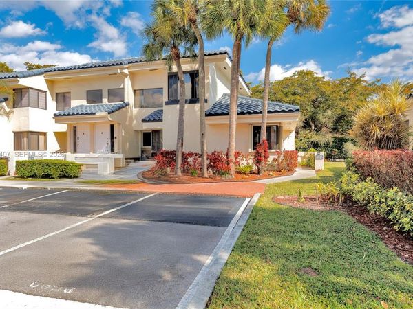 8025 NW 15th Mnr, Unit 8025, Plantation, FL 33322